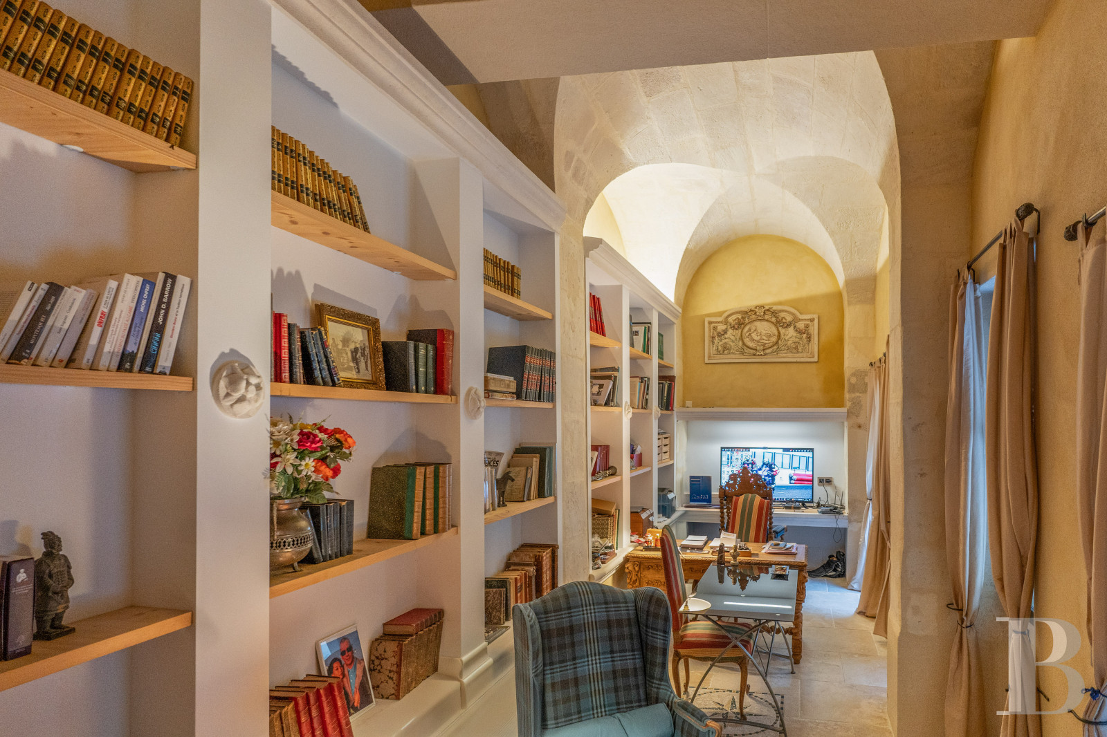 A flat in a private mansion in the Arles Mannerist style in Tarascon, the emblematic city of the Counts of Provence - photo  n°21